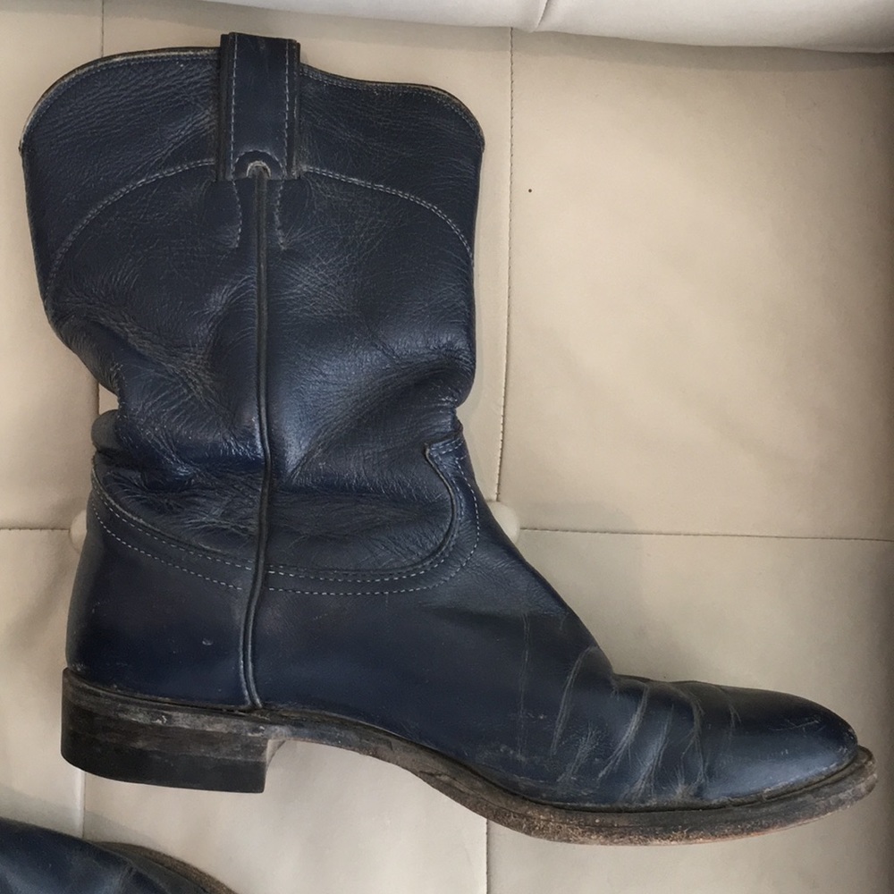Vintage Justin navy cowboy boot. Size 7
